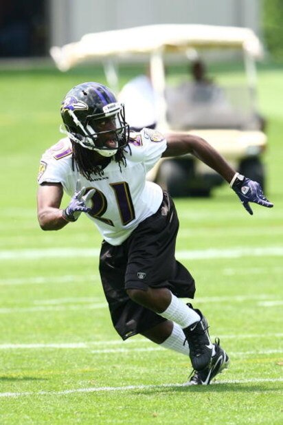 OWINGS MILLS, MARYLAND - MAY 8: Defensive back Lardarius Webb #21 of the Baltimore Ravens runs during minicamp at the practice facility on May 8, 2009 in Owings Mills, Maryland. (Photo by Ned Dishman/Getty Images)