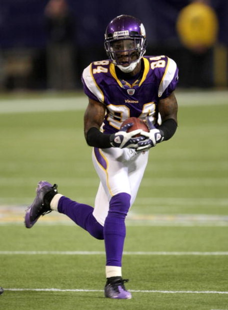 MINNEAPOLIS - NOVEMBER 09:  Wide receiver Aundrae Allison #84 of the Minnesota Vikings carries the ball against the Green Bay Packers on November 9, 2008 at the Metrodome in Mineapolis, Minnesota.  (Photo by Stephen Dunn/Getty Images)