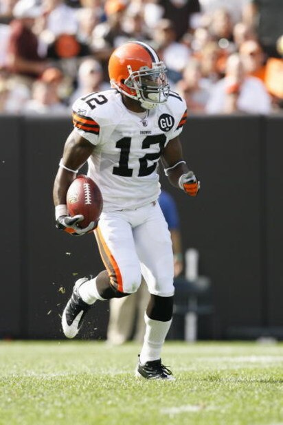 CLEVELAND - SEPTEMBER 7: Syndric Steptoe #12 of the Cleveland Browns returns a kick during the game against the Dallas Cowboys at Cleveland Browns Stadium on September 7, 2008 in Cleveland, Ohio. (Photo by Kevin C. Cox/Getty Images)