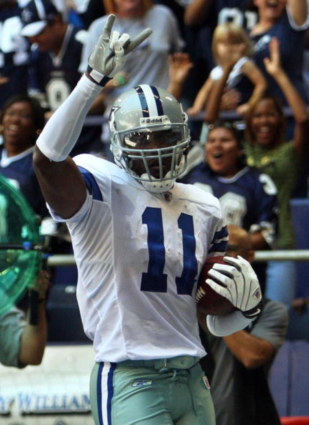 IRVING, TX - OCTOBER 26:  Wide receiver Roy Williams #11 of the Dallas Cowboys celebrates a touchdown against the Tampa Bay Buccaneers at Texas Stadium October 26, 2008 in Irving, Texas.  (Photo by Ronald Martinez/Getty Images)