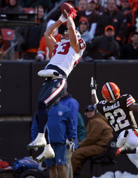 CLEVELAND - NOVEMBER 23:  Kevin Walter #83 of the Houston Texans catches a touchdown pass while defended by Brandon McDonald #22 of the Cleveland Browns during the NFL game at Cleveland Browns Stadium on November 23, 2008 in Cleveland, Ohio.  (Photo by An