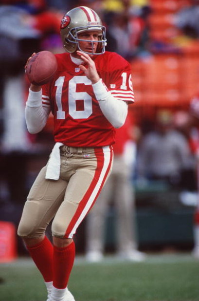 1990:  SAN FRANCISCO 49ERS QUARTERBACK JOE MONTANA SETS TO THROW DURING THE 49ERS 20-13 NFC DIVISION PLAY OFF WIN OVER THE WASHINGTON REDSKINS AT CANDLESTICK PARK IN SAN FRANCISCO, CALIFORNIA.   Mandatory Credit: Otto Greule/ALLSPORT