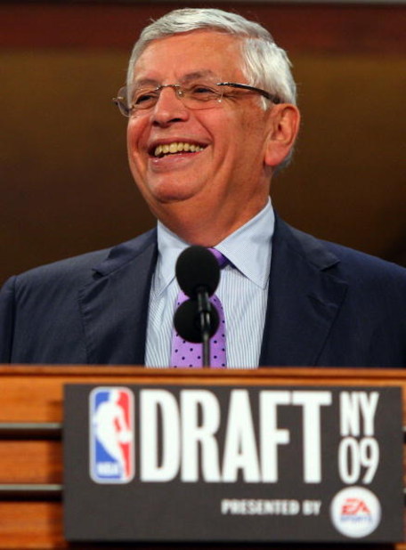 NEW YORK - JUNE 25:  NBA Commissioner David Stern rehearses prior to the 2009 NBA Draft at the Wamu Theatre at Madison Square Garden June 25, 2009 in New York City. NOTE TO USER: User expressly acknowledges and agrees that, by downloading and/or using thi