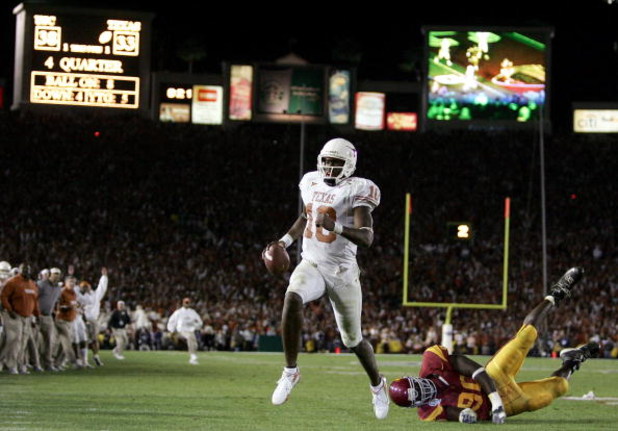 PASADENA, CA - JANUARY 04:  Vince Young #10 of the Texas Longhorns runs past Frostee Rucker #90 of the USC Trojans to score a touchdown and put the Longhorns up by one in the final moments of the BCS National Championship Rose Bowl Game at the Rose Bowl o