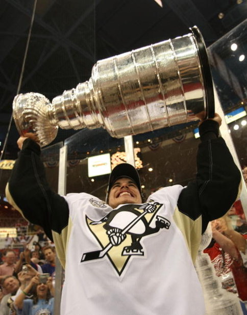 DETROIT - JUNE 12: Sidney Crosby #87 of the Pittsburgh Penguins celebrates with the Stanley Cup following the Penguins victory over the Detroit Red Wings in Game Seven of the 2009 NHL Stanley Cup Finals at Joe Louis Arena on June 12, 2009 in Detroit, Mich