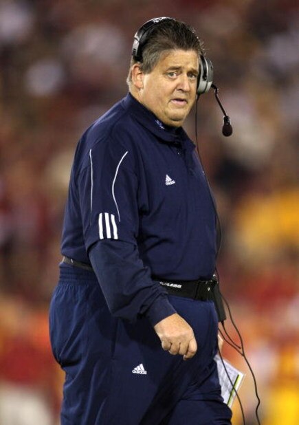 LOS ANGELES, CA - NOVEMBER 29: Notre Dame Fighting Irish head coach Charlie Weis looks on during the first half against the USC Trojans at the Memorial Coliseum on November 29, 2008 in Los Angeles, California. (Photo by Jeff Gross/Getty Images)