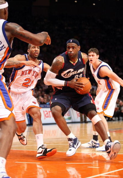 NEW YORK - FEBRUARY 04:  LeBron James #23 of the Cleveland Cavaliers lays the ball up against Nate Robinson #23 of the New York Knicks on February 4, 2009 at Madison Square Garden in New York City. NOTE TO USER: User expressly acknowledges and agrees that