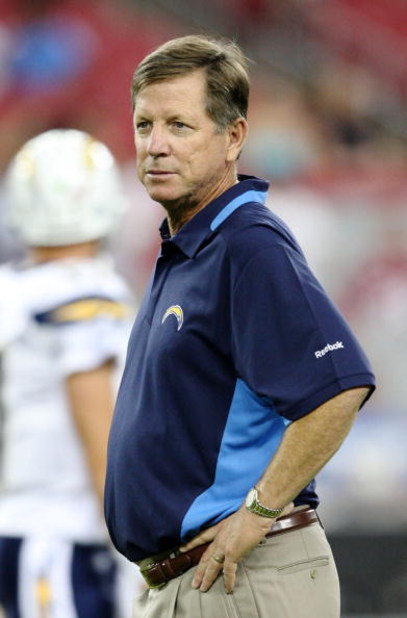 GLENDALE, ARIZONA - AUGUST 22:  Head Coach Norv Turner of the San Diego Chargers watches the pre-game warm-ups against  the Arizona Cardinals at the University of Phoenix Stadium on August 22, 2009 in Glendale, Arizona. (Photo by Christian Petersen/Getty 