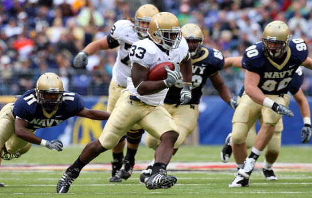BALTIMORE - NOVEMBER 15:  Robert Hughes #33 of the Notre Dame Fighting Irish runs the ball against the Navy Midshipmen on November 15, 2008 at M&T Bank Stadium in Baltimore, Maryland. Notre Dame defeated Navy 27-21.  (Photo by Jim McIsaac/Getty Images)