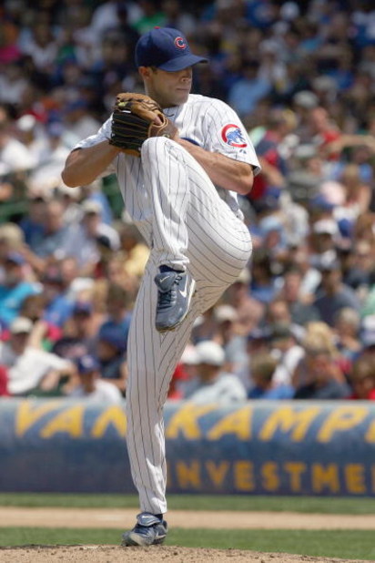 CHICAGO - JULY 26: Rich Harden #40 of the Chicago Cubs delivers the pitch during the game against the Cincinnati Reds on July 26, 2009 at Wrigley Field in Chicago, Illinois. (Photo by Jonathan Daniel/Getty Images) 
