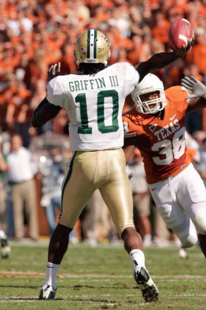 AUSTIN, TX - NOVEMBER 8:  Quarterback Robert Griffin #10 of the Baylor Bears passes the bal downfield during the game against the Texas Longhorns on November 8, 2008 at Darrell K Royal-Texas Memorial Stadium in Austin, Texas.  Texas won 45-21. (Photo by B