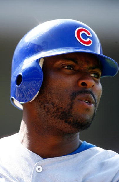 LOS ANGELES, CA - AUGUST 22:  Milton Bradley #21 of the Chicago Cubs looks on against the Los Angeles Dodgers at Dodger Stadium on August 22, 2009 in Los Angeles, California. The Dodgers defeated the Cubs 2-0.  (Photo by Jeff Gross/Getty Images)
