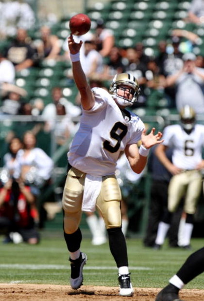 OAKLAND, CA - AUGUST 29:  Quarterback Drew Brees #9 of the New Orleans Saints passes during the preseason game against the Oakland Raiders at Oakland-Alameda County Coliseum on August 29, 2009 in Oakland, California. (Photo by Jed Jacobsohn/Getty Images)