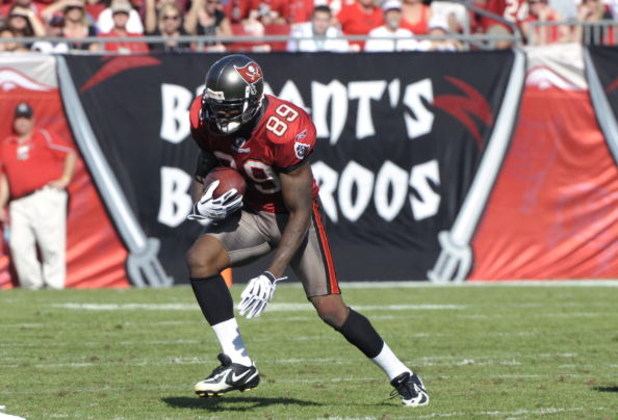 TAMPA, FL - DECEMBER 21: Wide receiver Antonio Bryant #89 of the Tampa Bay Buccaneers rushes upfield with a pass against the San Diego Chargers at Raymond James Stadium on December 21, 2008 in Tampa, Florida.  (Photo by Al Messerschmidt/Getty Images)
