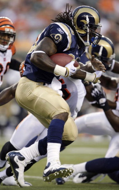 CINCINNATI, OH - AUGUST 27:  Running back Steven Jackson #39 of the St. Louis Rams runs the ball during the preseason game against the Cincinnati Bengals at Paul Brown Stadium on August 27, 2009 in Cincinnati, Ohio. (Photo by Andy Lyons/Getty Images)