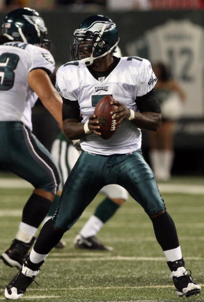EAST RUTHERFORD, NJ - SEPTEMBER 03:  Michael Vick #7 of the Philadelphia Eagles looks to throw a pass against the New York Jets on September 3, 2009 at Giants Stadium in East Rutherford, New Jersey. The Jets defeated the Eagles 38-27.  (Photo by Jim McIsa