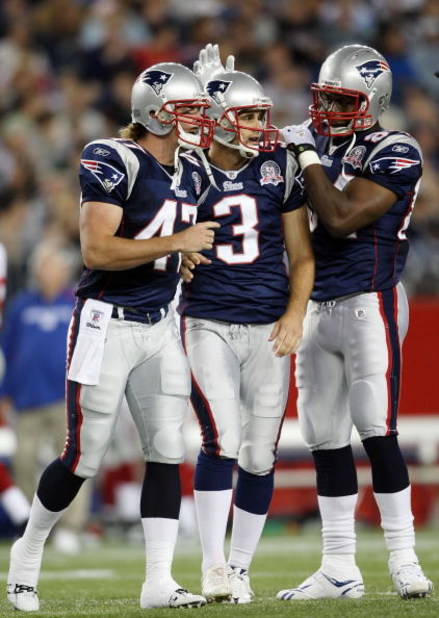 FOXBORO, MA - SEPTEMBER 03:  Stephen Gostkowski #3 of the New England Patriots is congratulated by teammates Jake Ingram #47 and Benjamin Watson #84 after Gostkowski kicked a field goal in the third quarter against the New York Giants on September 3, 2009
