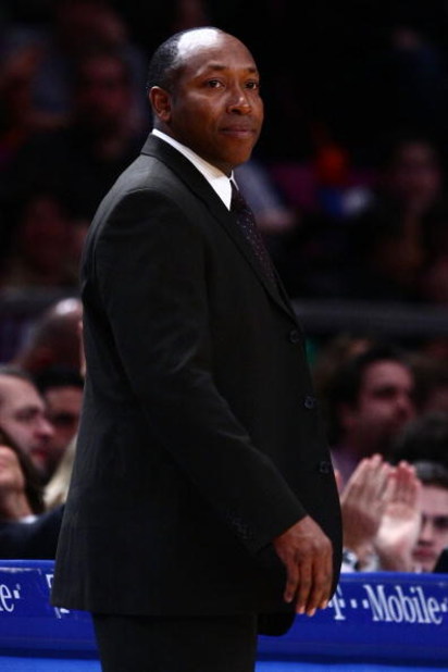 NEW YORK - JANUARY 23:  Head Coach Lionel Hollins of the Memphis Grizzlies looks on from the side line during their game against the New York Knicks at Madison Square Garden January 23, 2009 in New York City. NOTE TO USER: User expressly acknowledges and 