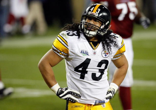 TAMPA, FL - FEBRUARY 01:  Safety Troy Polamalu #43 of the Pittsburgh Steelers looks on against the Arizona Cardinals during Super Bowl XLIII on February 1, 2009 at Raymond James Stadium in Tampa, Florida.  (Photo by Kevin C. Cox/Getty Images)