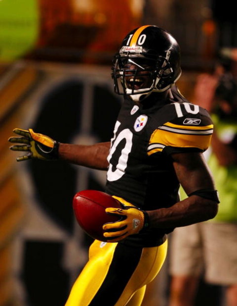 PITTSBURGH - SEPTEMBER 10:  Santonio Holmes #10 of the Pittsburgh Steelers celebrates his second quarter touchdown against the Tennessee Titans during the game at Heinz Field on September 10, 2009 in Pittsburgh, Pennsylvania. (Photo by Scott Boehm/Getty I
