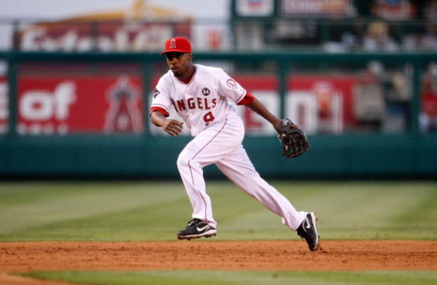 ANAHEIM, CA - AUGUST 29:  Chone Figgins #9 of the Los Angeles Angels of Anaheim fields against the Oakland Athletics at Angel Stadium on August 29, 2009 in Anaheim, California. The Athletics defeated the Angels 4-3.  (Photo by Jeff Gross/Getty Images)