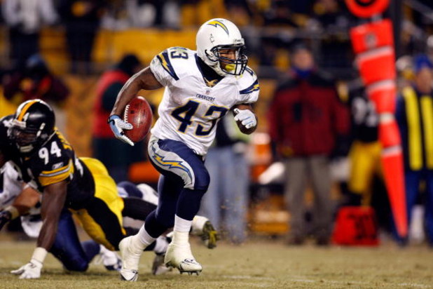 PITTSBURGH - JANUARY 11:  Darren Sproles #43 of the San Diego Chargers runs the ball against the Pittsburgh Steelers during their AFC Divisional Playoff Game on January 11, 2009 at Heinz Field in Pittsburgh, Pennsylvania. Steelers won 35-24.  (Photo by Ch