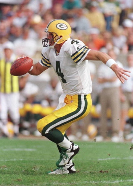 6 Oct 1996: Quarterback Brett Favre #4 of the Green Bay Packers scrambles in the second quarter during the Packers 37-6 win over the Chicago Bears at Soldier Field in Chicago, Illinois. Mandatory Credit: Jonathan Daniel/Allsport