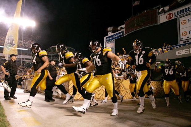PITTSBURGH, PA - SEPTEMBER 10: Pittsburgh Steelers players run on the field during introductions prior to the game between the Tennessee Titans against the Pittsburgh Steelers at Heinz Field on September 10, 2009 in Pittsburgh, Pennsylvania. The Steelers 