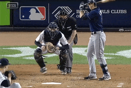 Evan Longoria Catches a Ball With His Face 